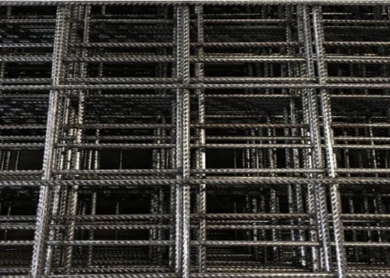 Le fil d'acier à faible teneur en carbone Mesh Panels, longueur de 2-6m a soudé la barrière en acier Panels