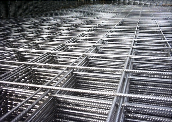 Le fil d'acier à faible teneur en carbone Mesh Panels, longueur de 2-6m a soudé la barrière en acier Panels