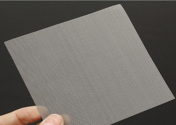 Le tissu de fil d'acier inoxydable de perforation rectangulaire 100X100 engrènent le type tissé par largeur de 1m