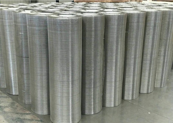 Fil soudé galvanisé Mesh Rolls 3/8&quot; X 3/8&quot; clôture s'ouvrante de construction