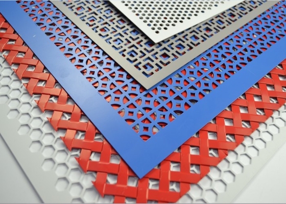 Métal perforé décoratif Mesh Sheets largeur de 1m/de 1.22m pour des diviseurs de l'espace