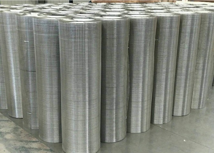 Fil soudé galvanisé Mesh Rolls 3/8&quot; X 3/8&quot; clôture s'ouvrante de construction