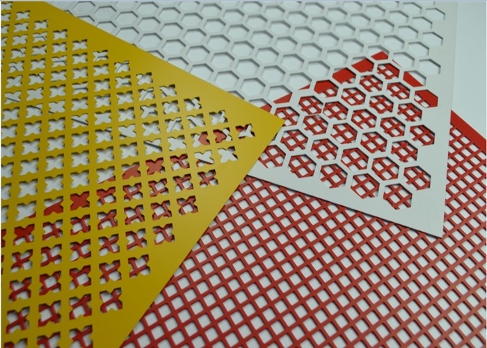 Métal perforé décoratif Mesh Sheets largeur de 1m/de 1.22m pour des diviseurs de l'espace